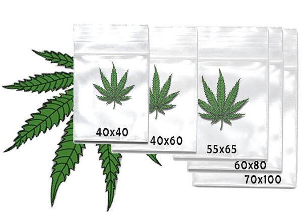Klare Tütchen mit Cannabisblatt